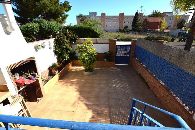 Foto 1 de Casa adosada en venta en Pla de Sant Pere-Les Salines de 4 habitaciones con terraza y piscina