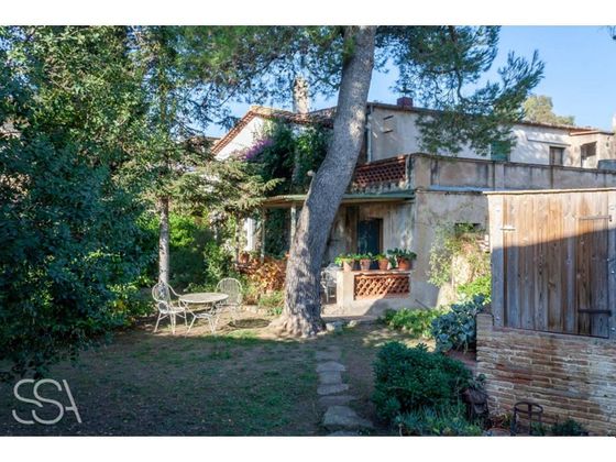 Foto 2 de Casa en venda a Verges de 5 habitacions amb terrassa i jardí