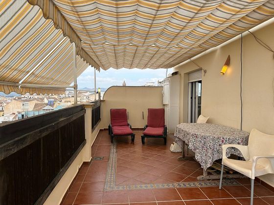 Foto 1 de Àtic en venda a Capuchinos de 2 habitacions amb terrassa i aire acondicionat
