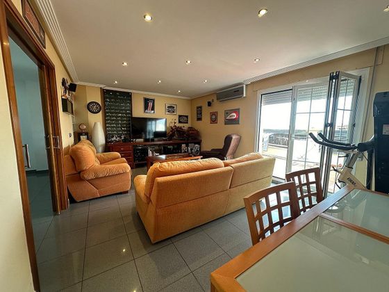 Foto 2 de Àtic en venda a Capuchinos de 2 habitacions amb terrassa i aire acondicionat