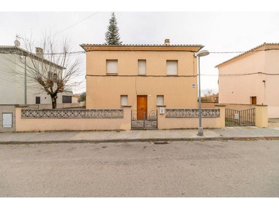 Foto 1 de Casa en venda a calle Del Puigmal de 4 habitacions amb garatge i jardí