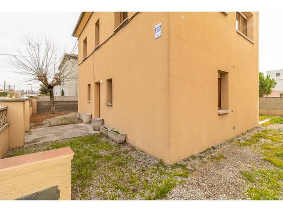 Foto 2 de Venta de casa en calle Del Puigmal de 4 habitaciones con garaje y jardín