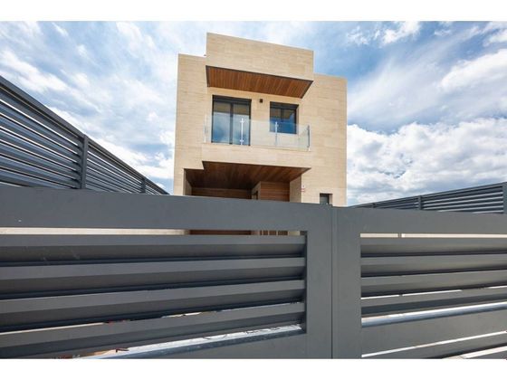 Foto 2 de Casa en venda a El Sucre-Universitat de 4 habitacions amb terrassa i jardí