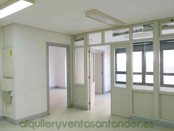 Foto 2 de Oficina en alquiler en calle Santa Lucía de 150 m²