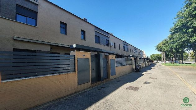 Foto 1 de Casa en venda a Tráfico Pesado de 4 habitacions amb piscina i garatge
