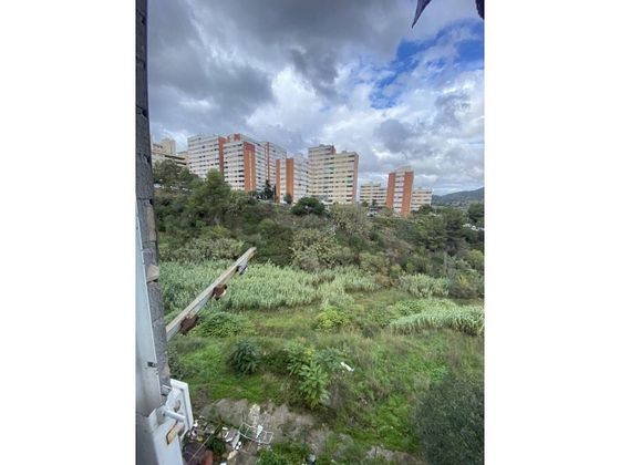 Foto 2 de Piso en venta en Ciutat Meridiana de 3 habitaciones con ascensor