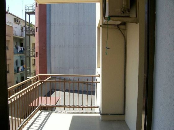 Foto 2 de Pis en venda a Sant Andreu de Palomar de 4 habitacions amb terrassa i calefacció