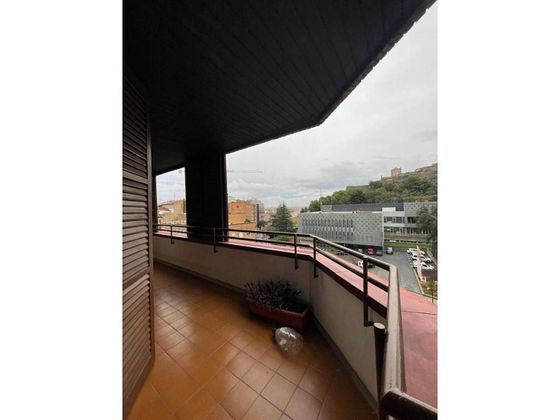 Foto 2 de Piso en venta en Príncep de Viana - Clot -Xalets Humbert Torres de 4 habitaciones con garaje y balcón