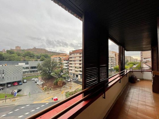 Foto 1 de Piso en venta en Príncep de Viana - Clot -Xalets Humbert Torres de 4 habitaciones con garaje y balcón