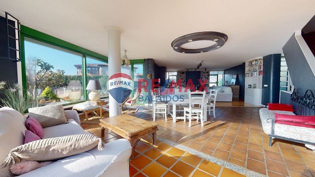 Foto 2 de Chalet en venta en Coruxo - Oia - Saiáns de 5 habitaciones con terraza y jardín