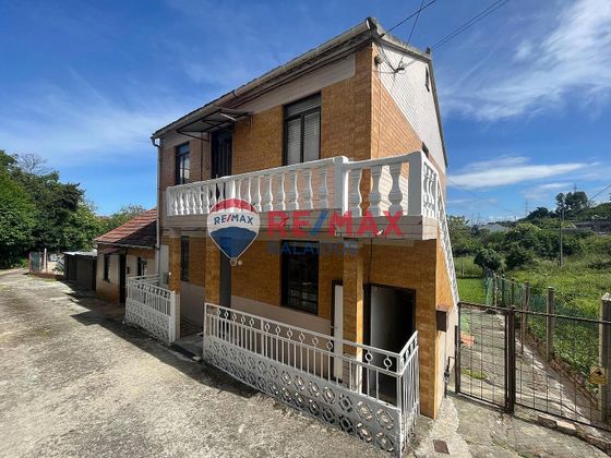 Foto 1 de Chalet en venta en Travesía de Vigo - San Xoán de 8 habitaciones con garaje y jardín