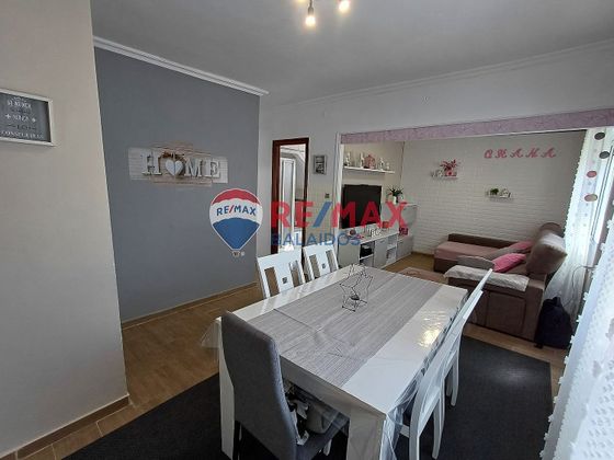 Foto 2 de Casa adossada en venda a Bouzas - Coia de 3 habitacions amb balcó i calefacció