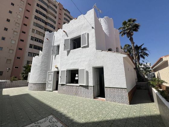 Foto 2 de Casa en venda a urbanización Parque Pedrucho de 3 habitacions amb terrassa i jardí