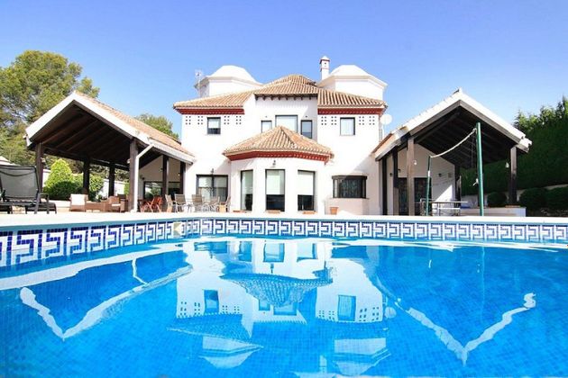 Foto 1 de Xalet en venda a Albolote de 4 habitacions amb piscina i jardí