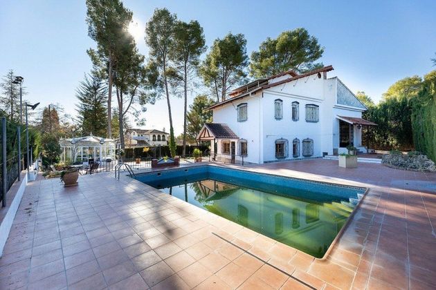 Foto 2 de Xalet en venda a Albolote de 6 habitacions amb piscina i jardí