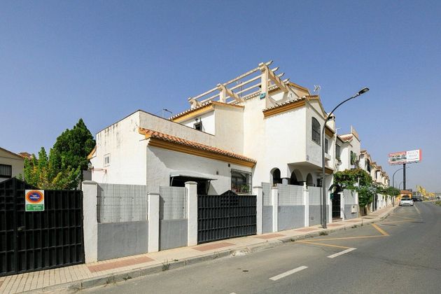 Foto 1 de Casa en venta en Maracena de 5 habitaciones con terraza y piscina
