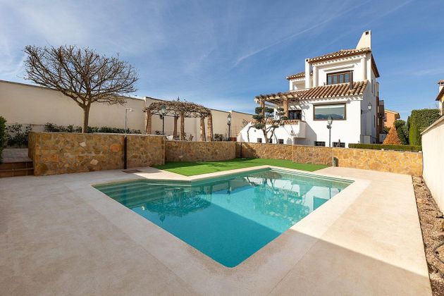 Foto 2 de Xalet en venda a Otura de 7 habitacions amb terrassa i piscina