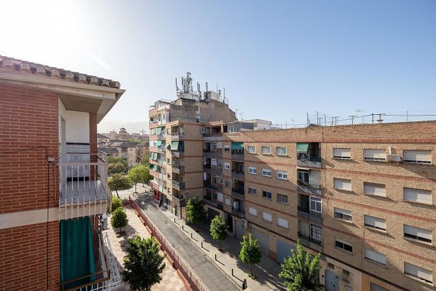 Foto 2 de Pis en venda a Barrio de Zaidín de 3 habitacions amb terrassa i garatge