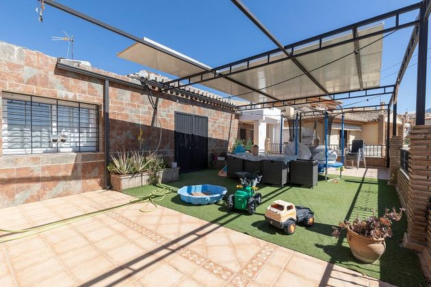 Foto 1 de Casa en venda a Huétor Vega de 4 habitacions amb terrassa i garatge
