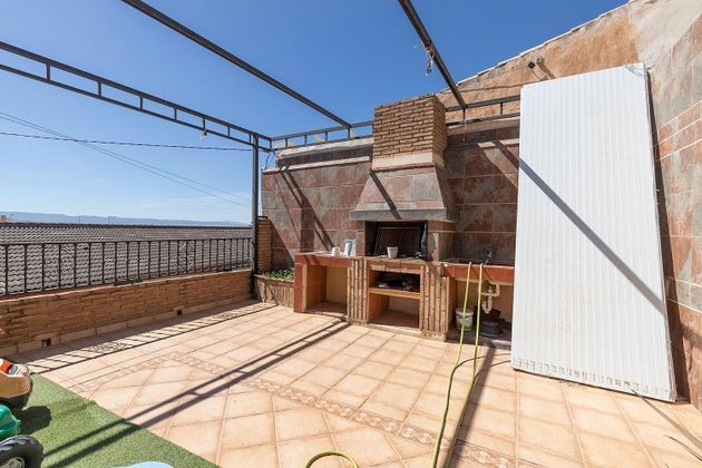 Foto 2 de Casa en venda a Huétor Vega de 4 habitacions amb terrassa i garatge