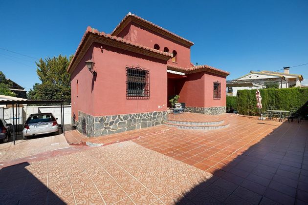 Foto 2 de Xalet en venda a Zubia (La) de 5 habitacions amb terrassa i piscina