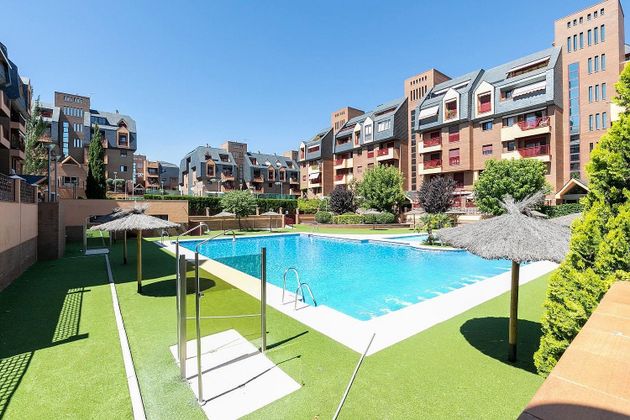 Foto 1 de Piso en venta en Bola de Oro - Serrallo de 2 habitaciones con terraza y piscina