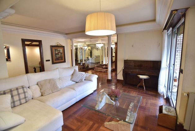 Foto 2 de Pis en venda a Eibar de 4 habitacions amb terrassa i piscina