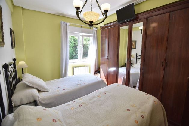 Foto 2 de Venta de piso en Eibar de 4 habitaciones con calefacción y ascensor