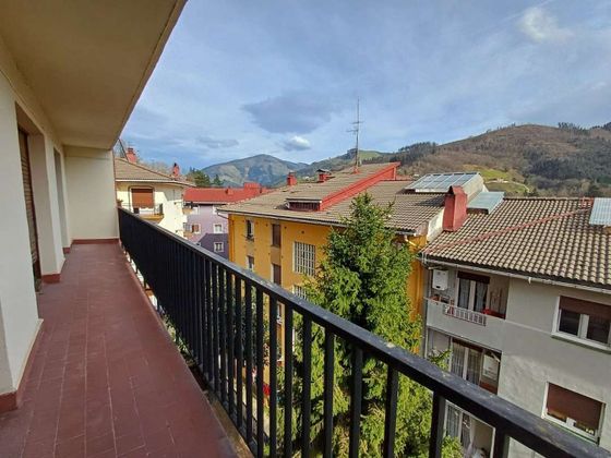 Foto 1 de Pis en venda a Eibar de 3 habitacions amb terrassa i balcó