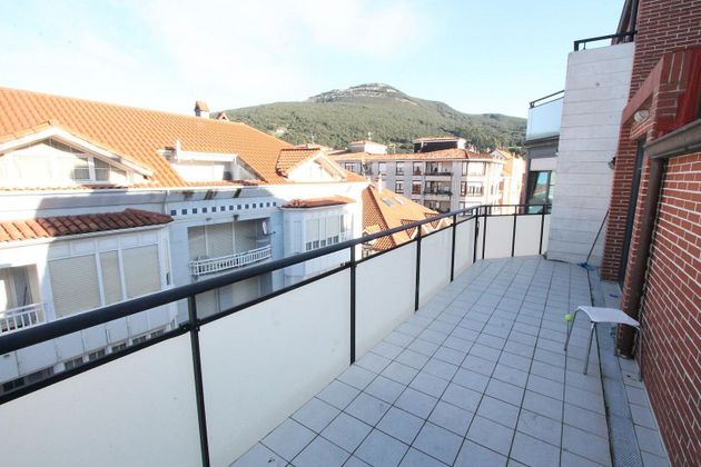 Foto 1 de Pis en venda a Santoña de 3 habitacions amb terrassa i piscina