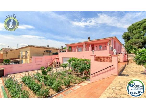 Foto 2 de Casa en venda a Sant Miquel de Fluvià de 4 habitacions amb terrassa i garatge