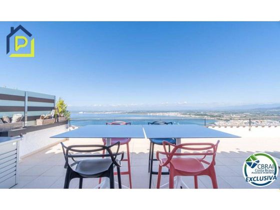 Foto 2 de Pis en venda a Port Esportiu - Puig Rom - Canyelles de 3 habitacions amb terrassa i piscina