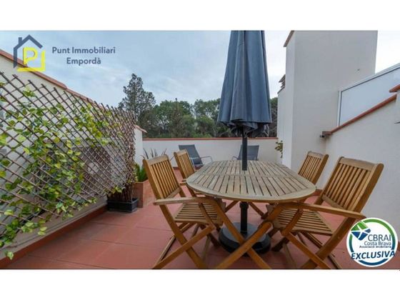 Foto 2 de Piso en venta en Parc Bosc - Castell de 3 habitaciones con terraza y garaje