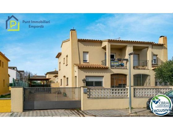 Foto 2 de Casa en venta en Avinyonet de Puigventós de 5 habitaciones con terraza y piscina