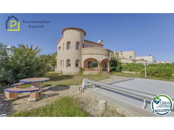 Foto 2 de Venta de casa en Sant Pere Pescador de 2 habitaciones con piscina y jardín