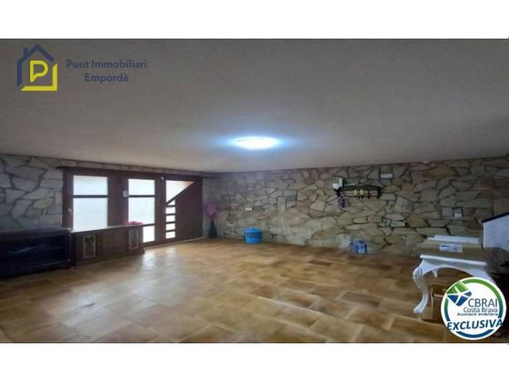 Foto 2 de Venta de casa en Garriguella de 3 habitaciones con terraza