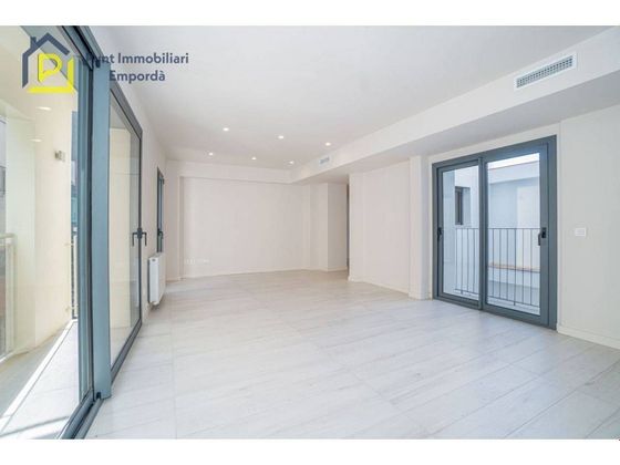 Foto 2 de Piso en venta en Centre - Figueres de 3 habitaciones con terraza y balcón