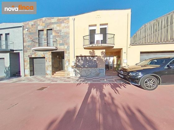 Foto 1 de Casa en venda a calle Maria Gay de 4 habitacions amb terrassa i garatge