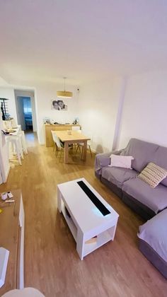 Foto 2 de Pis en lloguer a Avinguda Catalunya de 2 habitacions amb terrassa i mobles