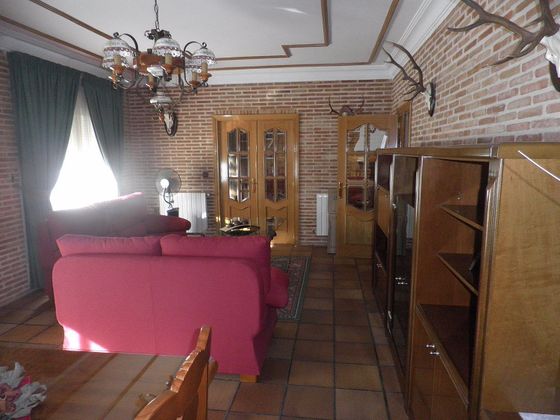 Foto 1 de Chalet en venta en Almodóvar del Campo de 6 habitaciones con terraza y aire acondicionado