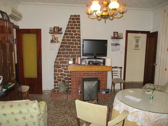 Foto 1 de Casa adossada en venda a Centro - Puertollano de 4 habitacions amb terrassa i aire acondicionat