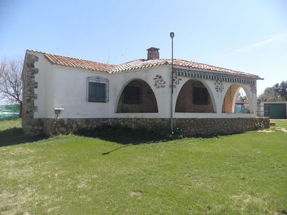 Foto 1 de Chalet en venta en Argamasilla de Calatrava de 4 habitaciones con terraza y piscina