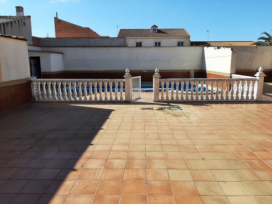 Foto 1 de Venta de casa adosada en calle Castilla la Mancha de 7 habitaciones con piscina y balcón