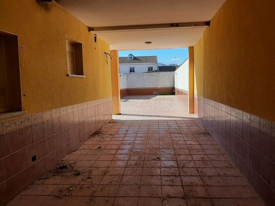 Foto 2 de Venta de casa adosada en calle Castilla la Mancha de 7 habitaciones con piscina y balcón