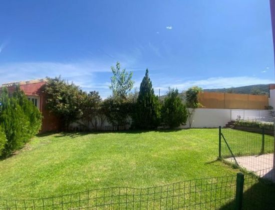 Foto 2 de Casa adossada en venda a Almodóvar del Campo de 6 habitacions amb terrassa i piscina