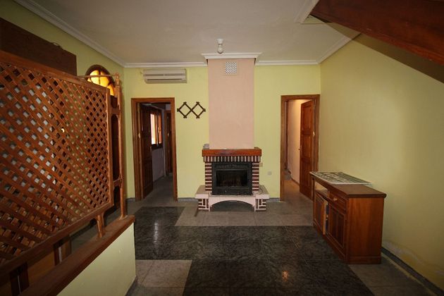 Foto 1 de Casa adossada en venda a Almodóvar del Campo de 4 habitacions amb balcó i aire acondicionat