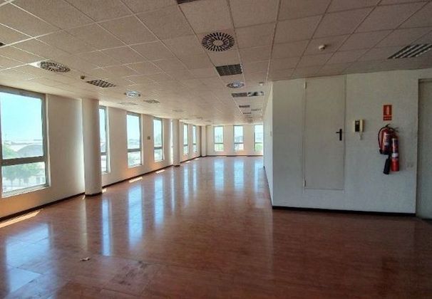 Foto 1 de Oficina en alquiler en La Marina del Prat Vermell de 502 m²