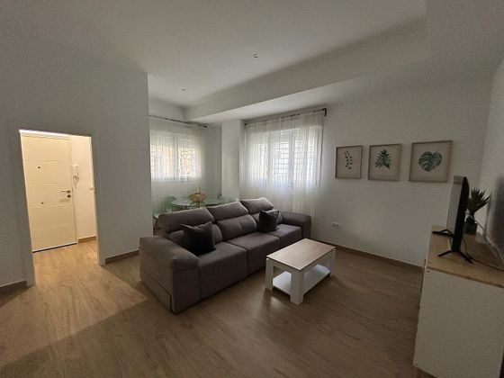 Foto 1 de Alquiler de piso en Nervión de 2 habitaciones y 86 m²