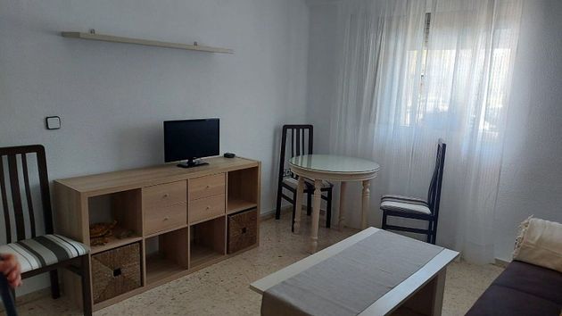 Foto 1 de Alquiler de piso en El Juncal - Av. de la Paz de 2 habitaciones con terraza y muebles