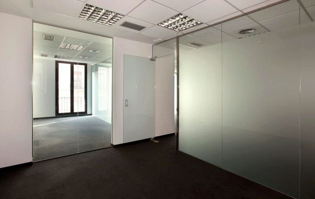 Foto 2 de Oficina en alquiler en La Dreta de l'Eixample con ascensor